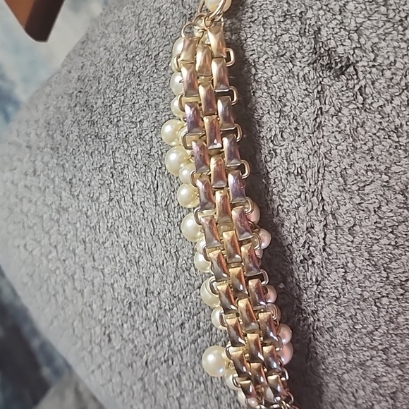 Goldtone Cream Pearl Bracelet - Picture 4 of 9